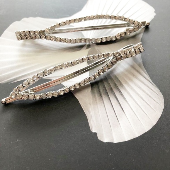 Alquimia Accessories - 3 FOR 35 EMBELISH HAIR CLIP SET OF 2